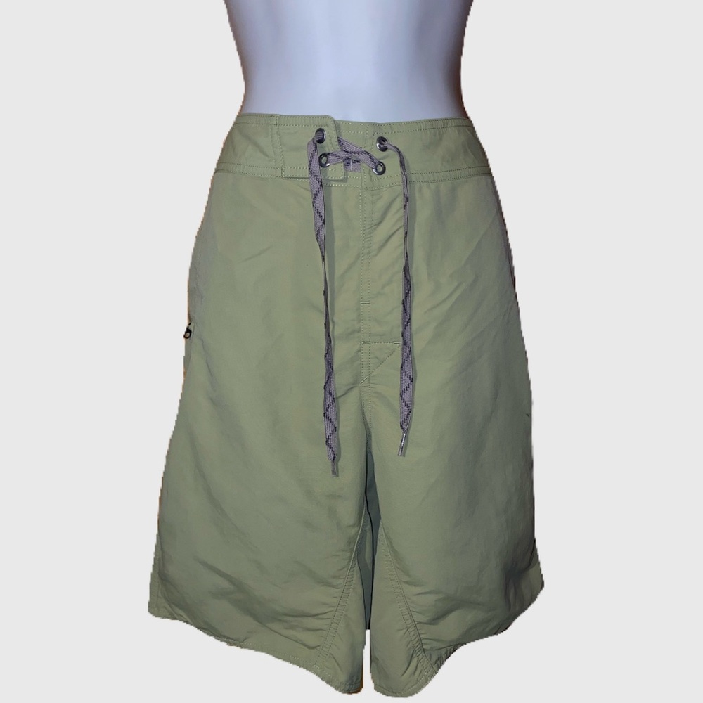 NWOT PATAGONIA LIGHTWEIGHT HIKING OUTDOORS KNEE LENGTH NYLON CARGO SHORTS